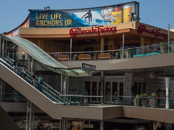 santa-monica-pier-travel-is-sweet-shopping-centre